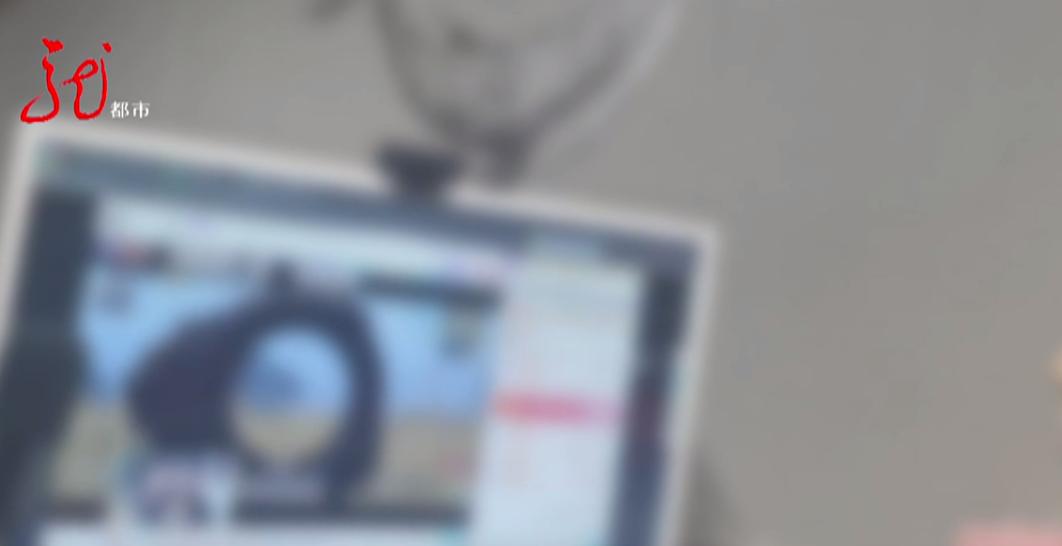 DƬ